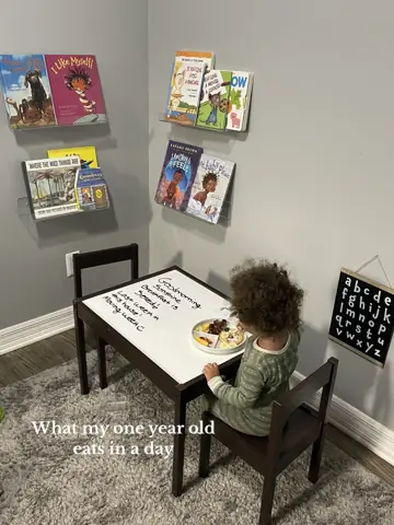 First slide: What my one year old eats in a day