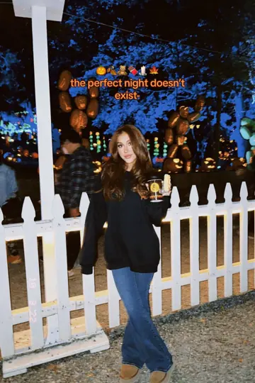 First slide: 🎃🍂🧸🍫🕯️🍁 / the perfect night doesn't exist-