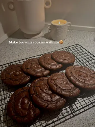 First slide: Make brownie cookies with me🍪