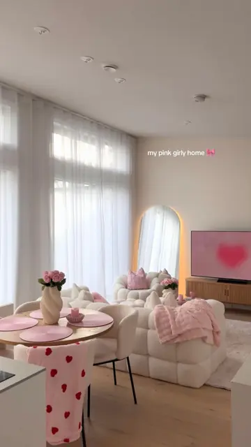First slide: my pink girly home 🎀