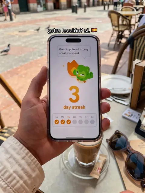 Last slide: a phone showing a 3 day streak at a cafe table abroad